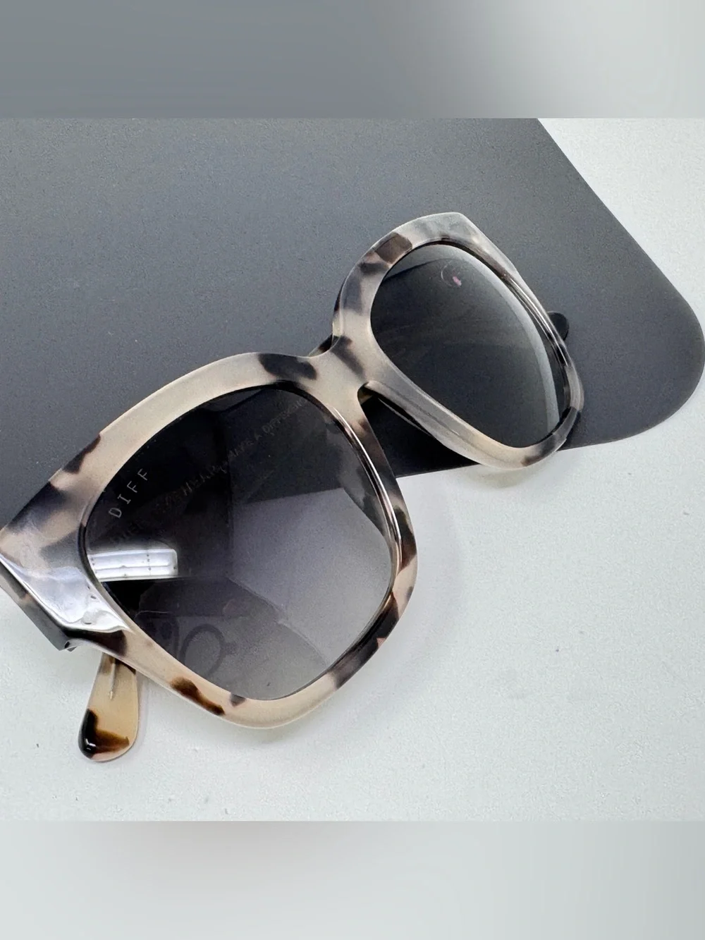 Diff Bella 2 Women's Sunglasses Turtle Tortoise